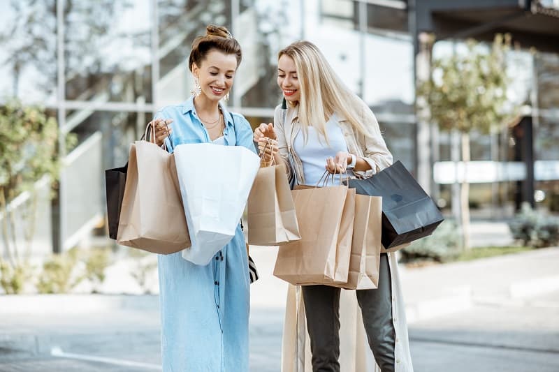 women shopping tax free